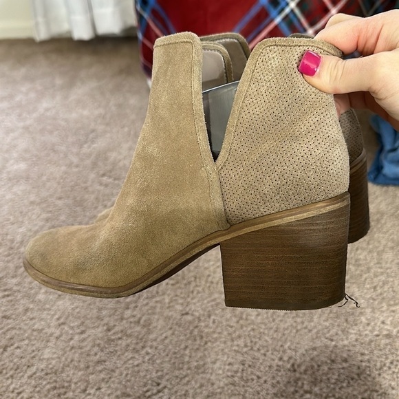 BP Tan Ankle Cut Booties with Block Heel Size 9.5 - Picture 5 of 10